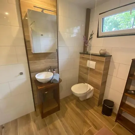 Oosterschelde Lodge Met Veel Privacy En Dicht Bij Het Water Scherpenisse Exterior photo