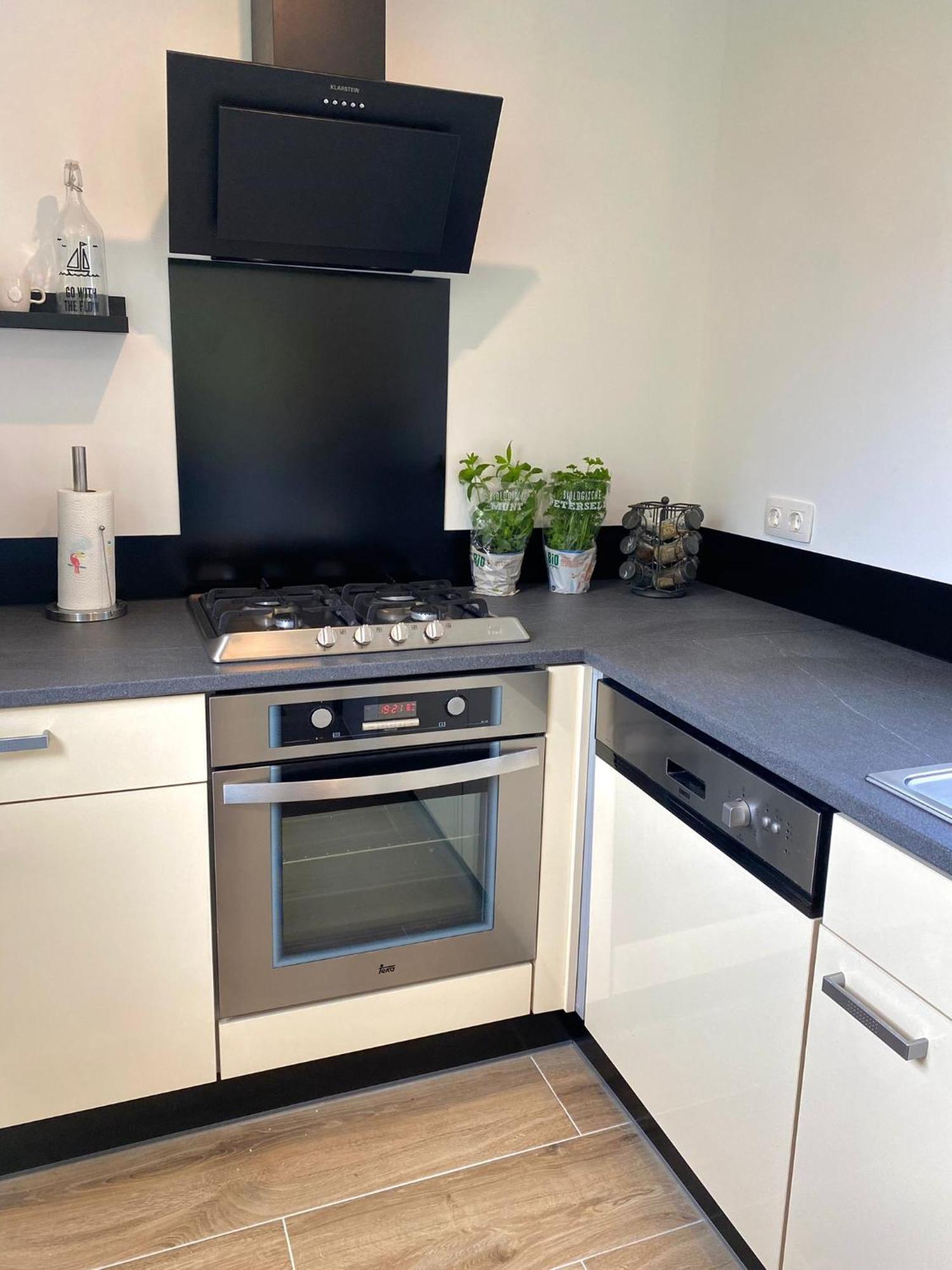 Holiday home Oosterschelde Met Veel Privacy En Dicht Bij Het Water Scherpenisse